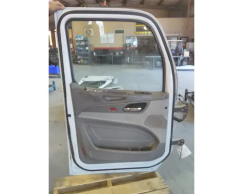 PETERBILT 579 2013-2022 DOOR ASSEMBLY, FRONT