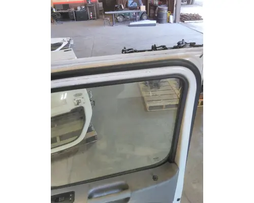 PETERBILT 579 2013-2022 DOOR ASSEMBLY, FRONT