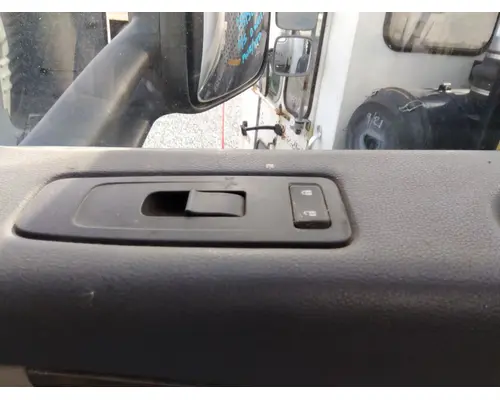 PETERBILT 579 2013-2022 DOOR ASSEMBLY, FRONT