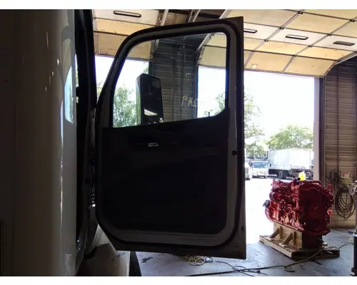 PETERBILT 579 2013-2022 DOOR ASSEMBLY, FRONT