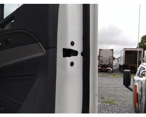 PETERBILT 579 2013-2022 DOOR ASSEMBLY, FRONT