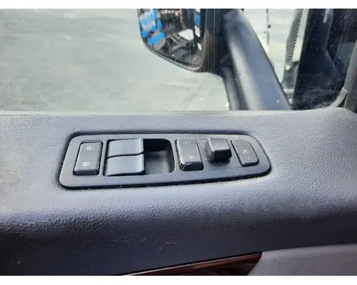 PETERBILT 579 2013-2022 DOOR ASSEMBLY, FRONT