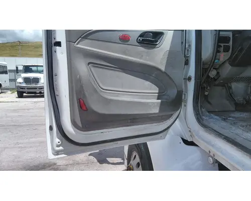 PETERBILT 579 2013-2022 DOOR ASSEMBLY, FRONT