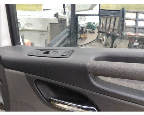 PETERBILT 579 2013-2022 DOOR ASSEMBLY, FRONT