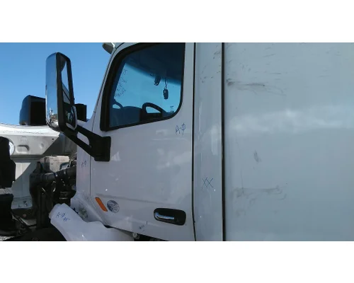 PETERBILT 579 2013-2022 DOOR ASSEMBLY, FRONT