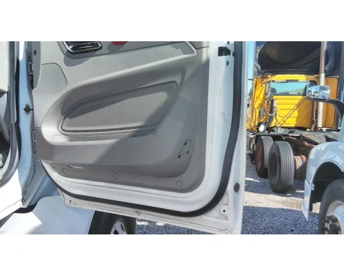 PETERBILT 579 2013-2022 DOOR ASSEMBLY, FRONT