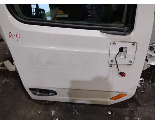 PETERBILT 579 2013-2022 DOOR ASSEMBLY, FRONT