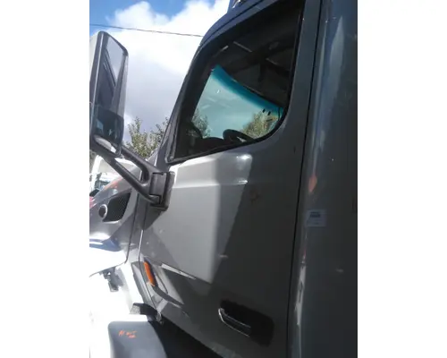PETERBILT 579 2013-2026 DOOR ASSEMBLY, FRONT