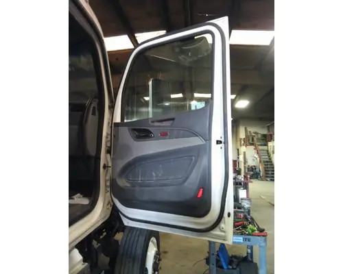 PETERBILT 579 2013-2026 DOOR ASSEMBLY, FRONT