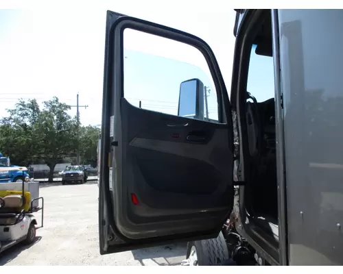 PETERBILT 579 2013-2026 DOOR ASSEMBLY, FRONT