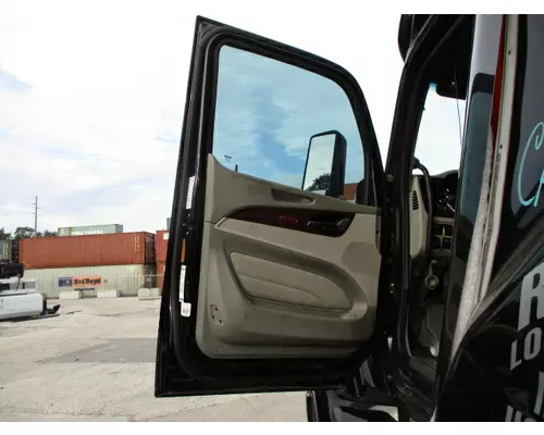 PETERBILT 579 2013-2026 DOOR ASSEMBLY, FRONT