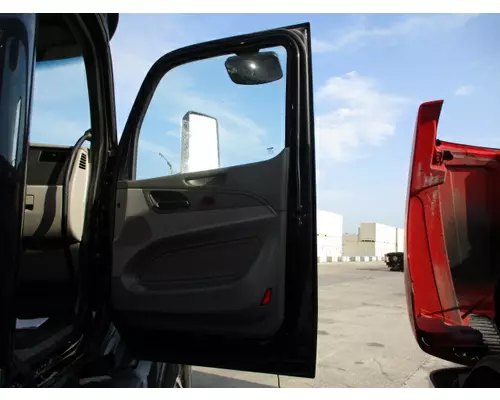 PETERBILT 579 2013-2026 DOOR ASSEMBLY, FRONT