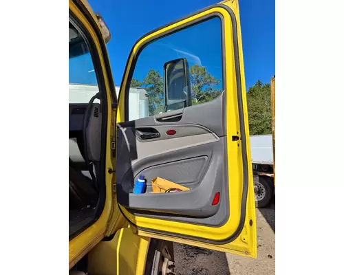 PETERBILT 579 2013-2026 DOOR ASSEMBLY, FRONT