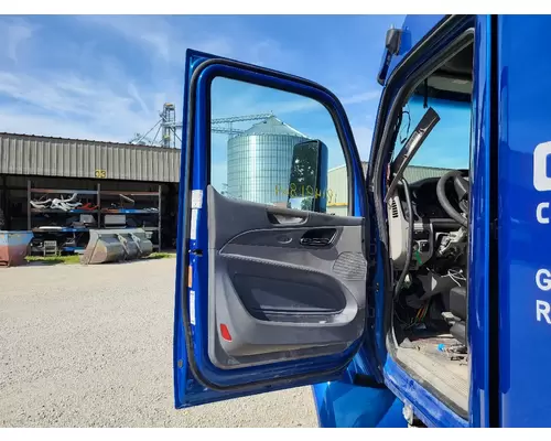 PETERBILT 579 2013-2026 DOOR ASSEMBLY, FRONT