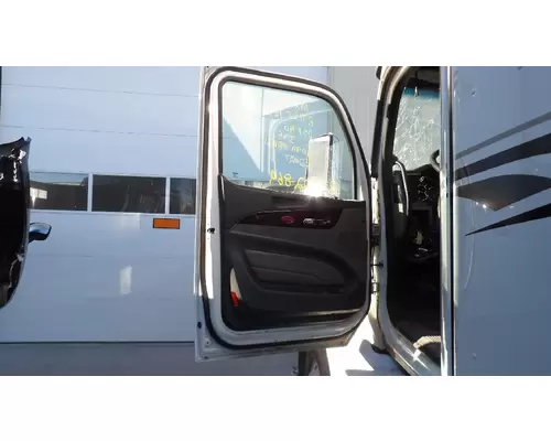 PETERBILT 579 2013-2026 DOOR ASSEMBLY, FRONT