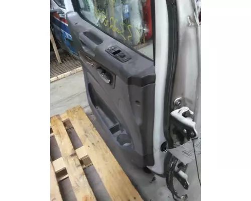 PETERBILT 579 2013-2026 DOOR ASSEMBLY, FRONT