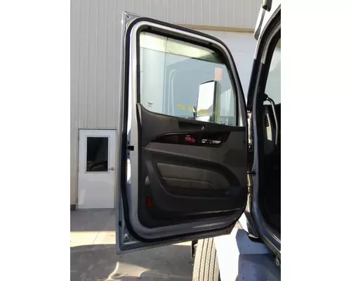 PETERBILT 579 2013-2026 DOOR ASSEMBLY, FRONT