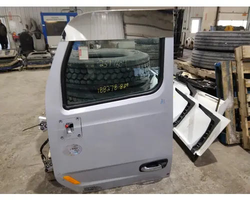 PETERBILT 579 2013-2026 DOOR ASSEMBLY, FRONT