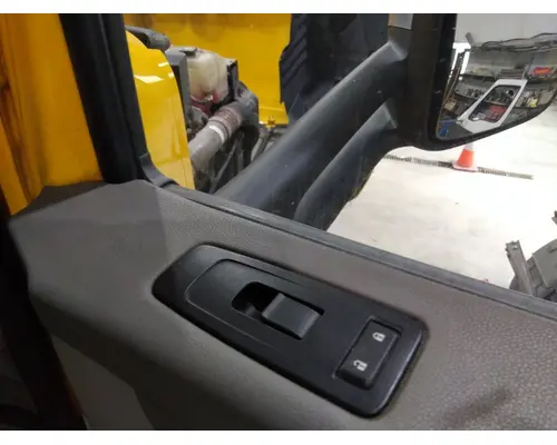 PETERBILT 579 2013-2026 DOOR ASSEMBLY, FRONT