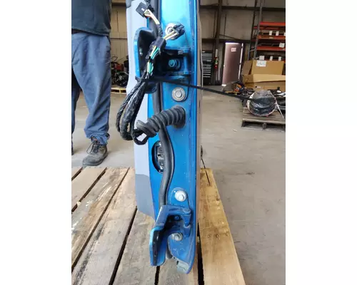 PETERBILT 579 2013-2026 DOOR ASSEMBLY, FRONT