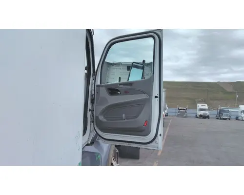 PETERBILT 579 2013-2026 DOOR ASSEMBLY, FRONT