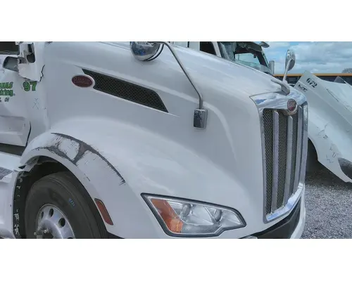 PETERBILT 579 2022-2025 HOOD
