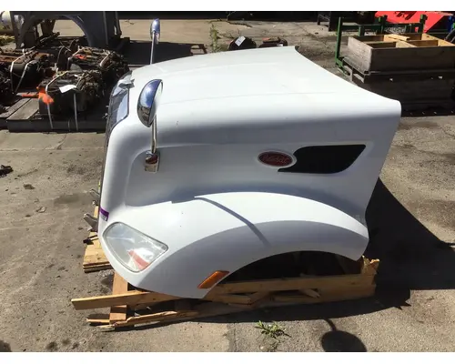 PETERBILT 579 2022-2025 HOOD
