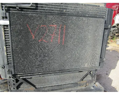 PETERBILT 579_40702 AC Condenser