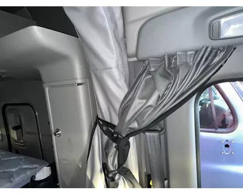 PETERBILT 579 NEXT GEN Cab Windshield Curtain