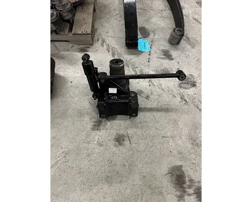 PETERBILT 579EV Cab Air Ride