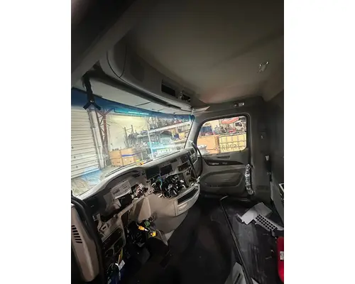 PETERBILT 579EV Cab