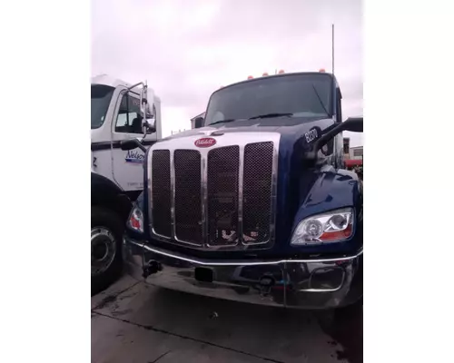 PETERBILT 579EV Hood