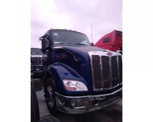 PETERBILT 579EV Hood