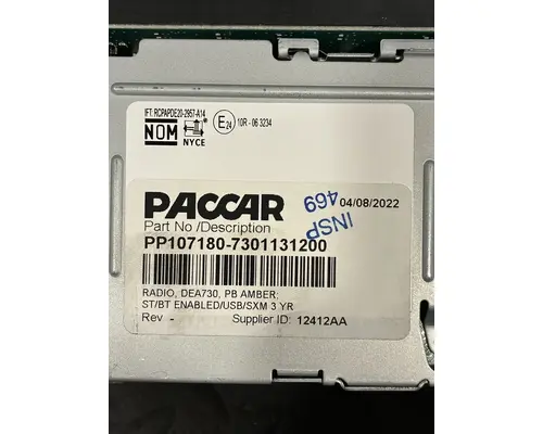 PETERBILT 579EV Radio
