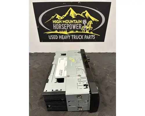 PETERBILT 579EV Radio