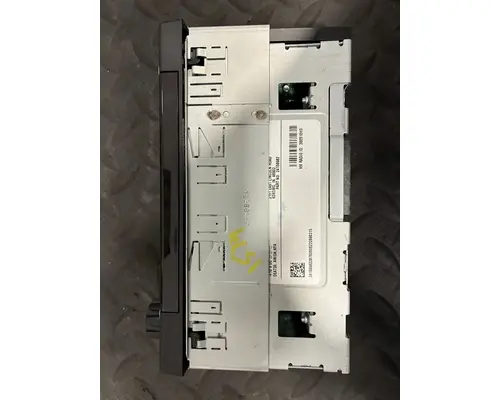 PETERBILT 579EV Radio