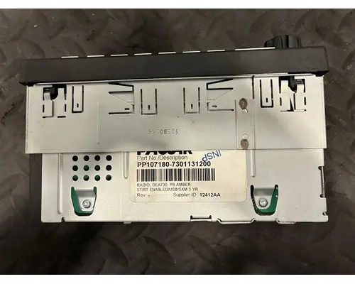 PETERBILT 579EV Radio