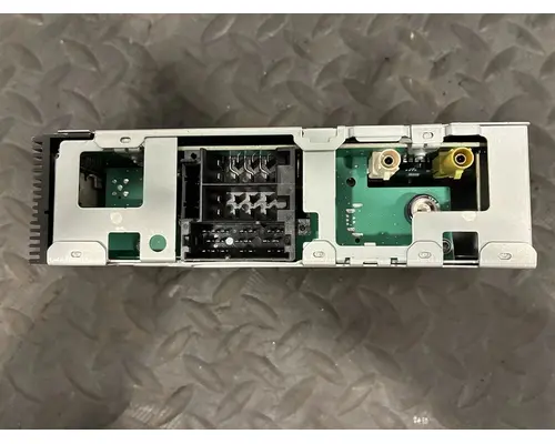 PETERBILT 579EV Radio