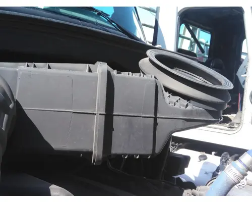 PETERBILT 579 AIR CLEANER