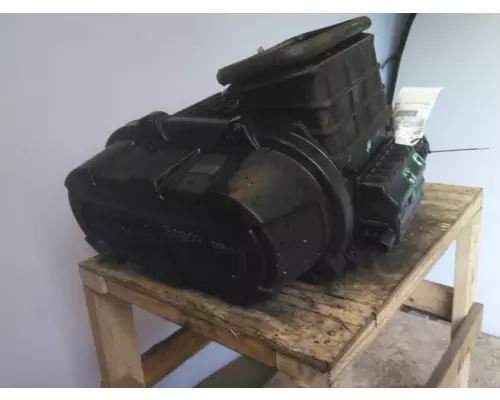 PETERBILT 579 AIR CLEANER