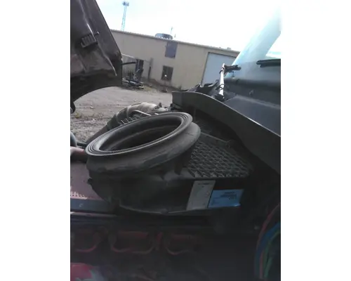 PETERBILT 579 AIR CLEANER