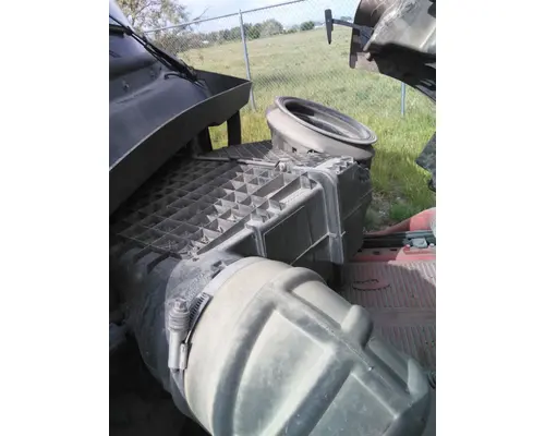 PETERBILT 579 AIR CLEANER