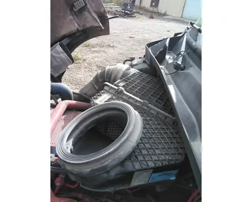 PETERBILT 579 AIR CLEANER