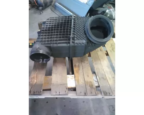 PETERBILT 579 AIR CLEANER