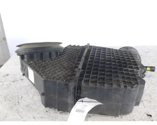 PETERBILT 579 AIR CLEANER