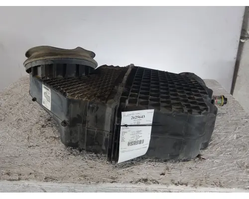 PETERBILT 579 AIR CLEANER