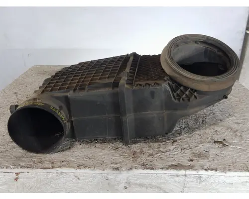 PETERBILT 579 AIR CLEANER