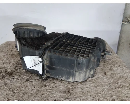 PETERBILT 579 AIR CLEANER