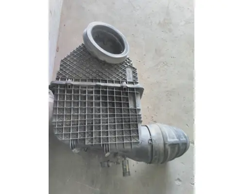 PETERBILT 579 AIR CLEANER