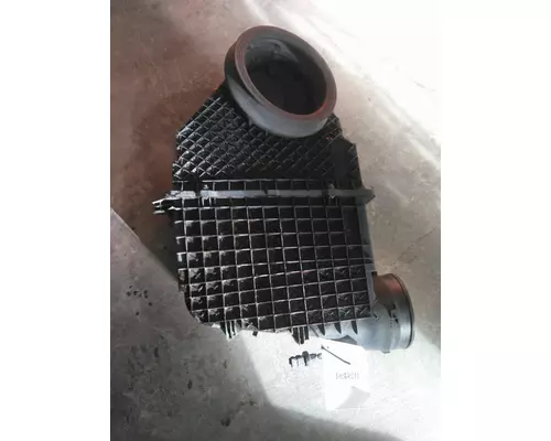 PETERBILT 579 AIR CLEANER